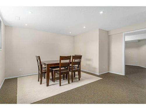 85 Silverado Skies Crescent Sw, Calgary, AB - Indoor Photo Showing Dining Room