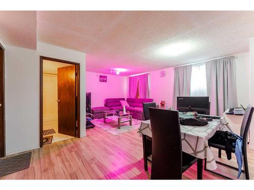 5807 22 Avenue Ne, Calgary, AB - Indoor Photo Showing Dining Room