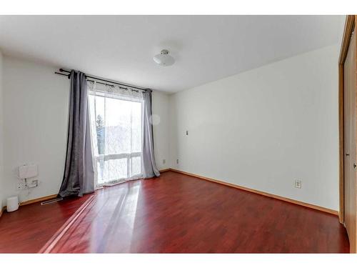 5807 22 Avenue Ne, Calgary, AB - Indoor Photo Showing Other Room