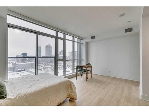 901-550 Riverfront Avenue Se, Calgary, AB - Indoor Photo Showing Bedroom