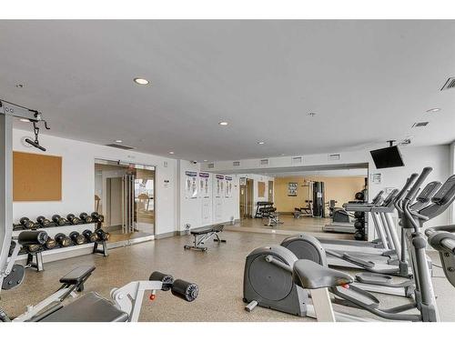 901-550 Riverfront Avenue Se, Calgary, AB - Indoor Photo Showing Gym Room