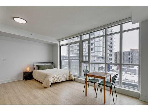 901-550 Riverfront Avenue Se, Calgary, AB - Indoor Photo Showing Bedroom