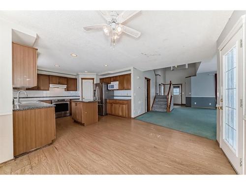 7 Wilson Road Ne, Langdon, AB - Indoor Photo Showing Kitchen