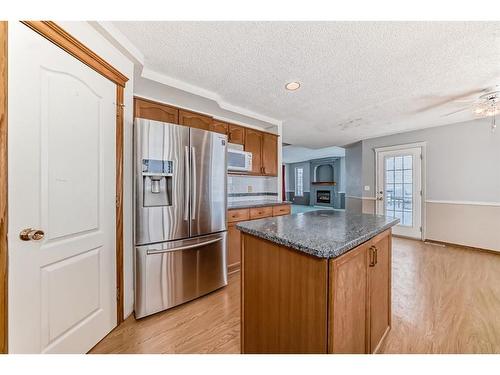 7 Wilson Road Ne, Langdon, AB - Indoor Photo Showing Kitchen