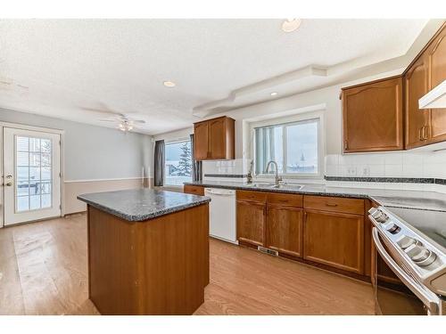 7 Wilson Road Ne, Langdon, AB - Indoor Photo Showing Kitchen With Double Sink