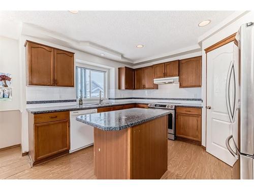 7 Wilson Road Ne, Langdon, AB - Indoor Photo Showing Kitchen