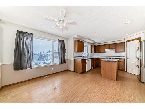 7 Wilson Road Ne, Langdon, AB - Indoor Photo Showing Kitchen