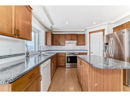 7 Wilson Road Ne, Langdon, AB - Indoor Photo Showing Kitchen