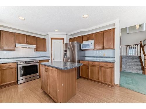 7 Wilson Road Ne, Langdon, AB - Indoor Photo Showing Kitchen