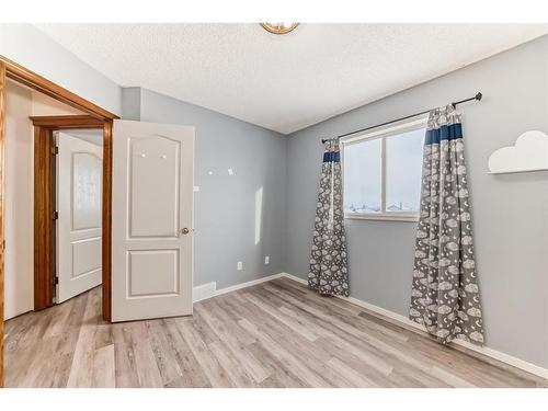 7 Wilson Road Ne, Langdon, AB - Indoor Photo Showing Other Room