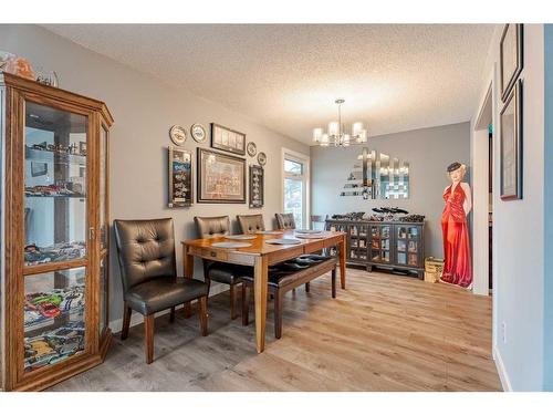 72 Beaconsfield Way Nw, Calgary, AB - Indoor Photo Showing Dining Room