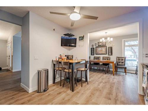 72 Beaconsfield Way Nw, Calgary, AB - Indoor Photo Showing Dining Room