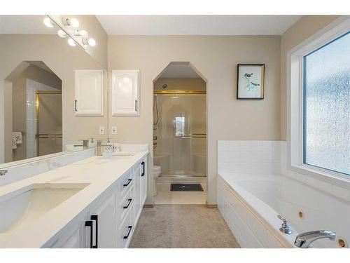 185 Simcoe Circle Sw, Calgary, AB - Indoor Photo Showing Bathroom