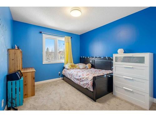 185 Simcoe Circle Sw, Calgary, AB - Indoor Photo Showing Bedroom