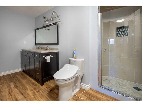 185 Simcoe Circle Sw, Calgary, AB - Indoor Photo Showing Bathroom