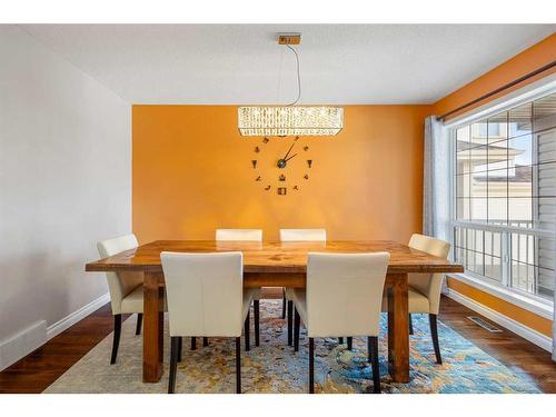 185 Simcoe Circle Sw, Calgary, AB - Indoor Photo Showing Dining Room