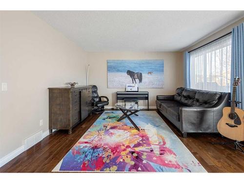 185 Simcoe Circle Sw, Calgary, AB - Indoor Photo Showing Living Room