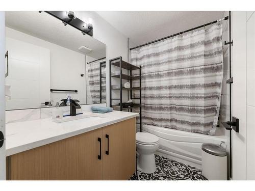 167 Whitestone Crescent Ne, Calgary, AB - Indoor Photo Showing Bathroom