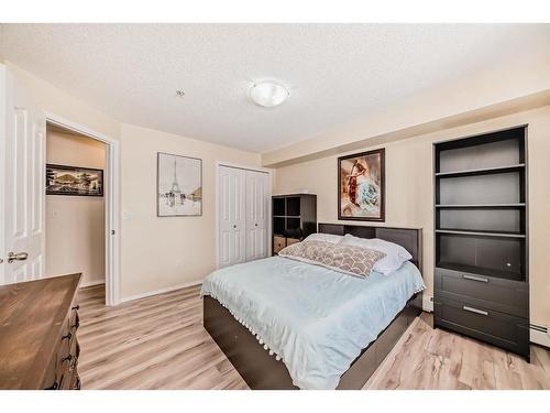 1215-16969 24 Street Sw, Calgary, AB - Indoor Photo Showing Bedroom