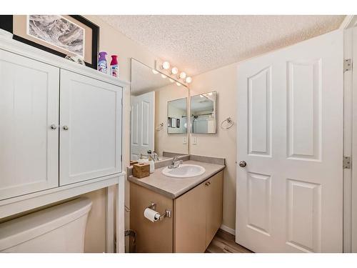 1215-16969 24 Street Sw, Calgary, AB - Indoor Photo Showing Bathroom