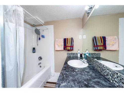 23 Saddlemont Way Ne, Calgary, AB - Indoor Photo Showing Bathroom