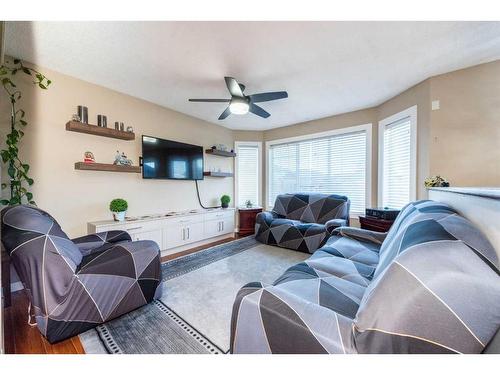 23 Saddlemont Way Ne, Calgary, AB - Indoor Photo Showing Living Room