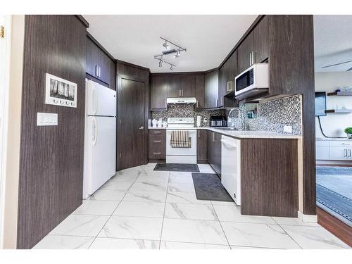 23 Saddlemont Way Ne, Calgary, AB - Indoor Photo Showing Kitchen