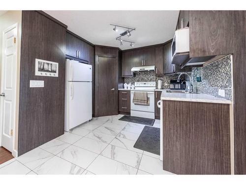 23 Saddlemont Way Ne, Calgary, AB - Indoor Photo Showing Kitchen