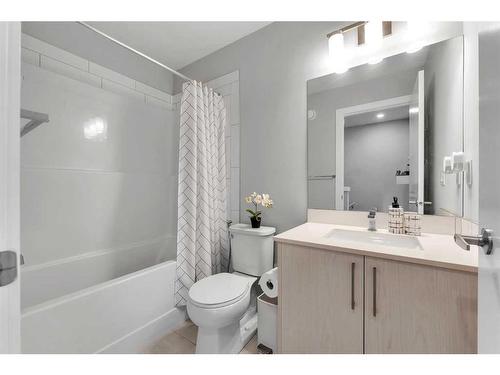 326 Evanscrest Square Nw, Calgary, AB - Indoor Photo Showing Bathroom