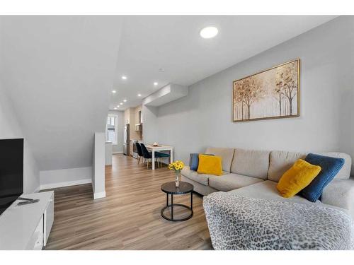 326 Evanscrest Square Nw, Calgary, AB - Indoor Photo Showing Living Room