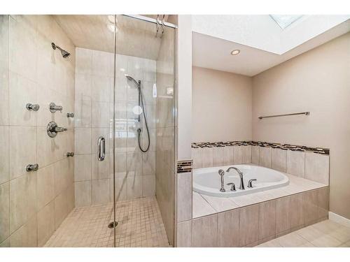 2416 1 Avenue Nw, Calgary, AB - Indoor Photo Showing Bathroom