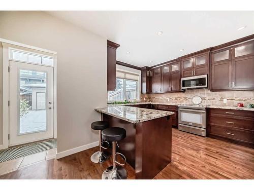 2416 1 Avenue Nw, Calgary, AB - Indoor Photo Showing Kitchen With Upgraded Kitchen