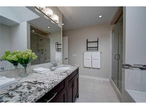 2416 1 Avenue Nw, Calgary, AB - Indoor Photo Showing Bathroom