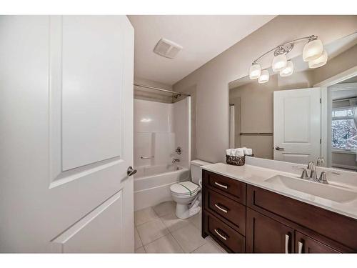 2416 1 Avenue Nw, Calgary, AB - Indoor Photo Showing Bathroom