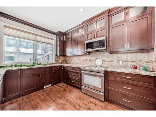 2416 1 Avenue Nw, Calgary, AB - Indoor Photo Showing Kitchen