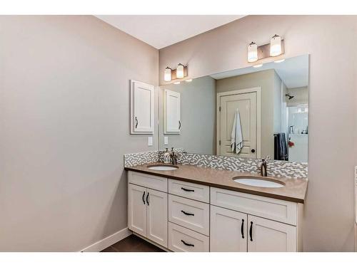 54 Copperpond Heath Se, Calgary, AB - Indoor Photo Showing Bathroom