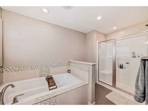 54 Copperpond Heath Se, Calgary, AB - Indoor Photo Showing Bathroom