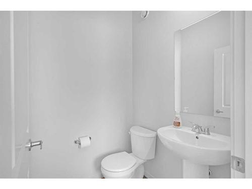 39 Sage Hill Lane Nw, Calgary, AB - Indoor Photo Showing Bathroom