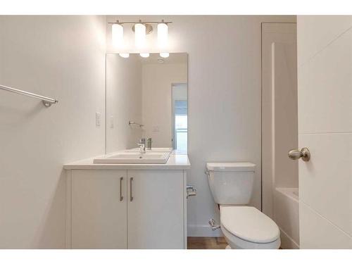 40-2117 81 Street Sw, Calgary, AB - Indoor Photo Showing Bathroom