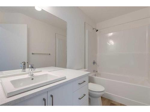 40-2117 81 Street Sw, Calgary, AB - Indoor Photo Showing Bathroom