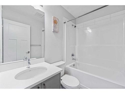 230 South Point Park Sw, Airdrie, AB - Indoor Photo Showing Bathroom