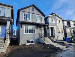 105 Lucas Place NW Calgary, AB T3P 2E5