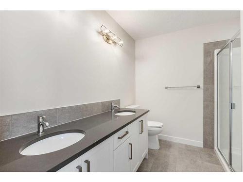 156 Sundown Crescent, Cochrane, AB - Indoor Photo Showing Bathroom