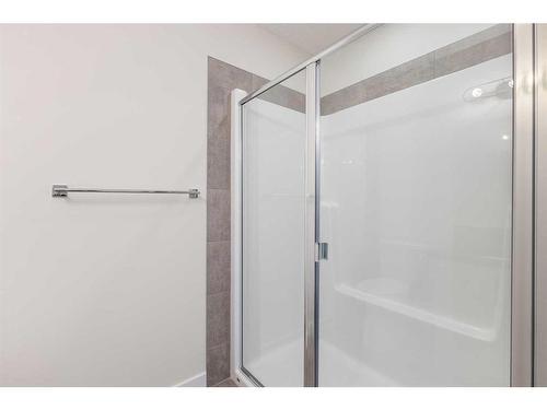 156 Sundown Crescent, Cochrane, AB - Indoor Photo Showing Bathroom