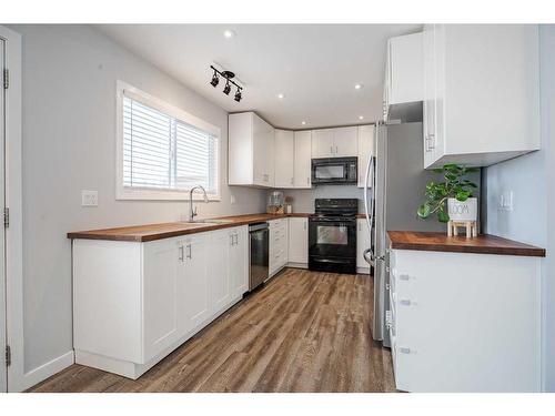 124 Macewan Glen Close Nw, Calgary, AB - Indoor Photo Showing Kitchen