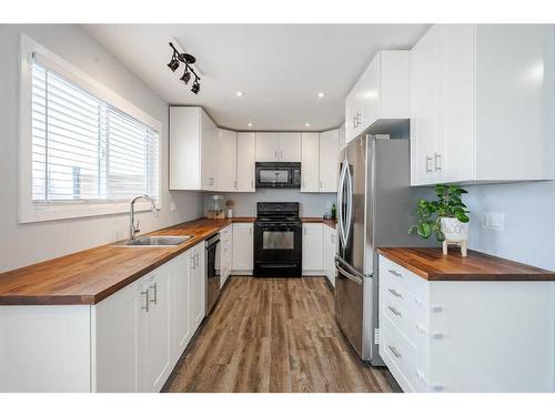 124 Macewan Glen Close Nw, Calgary, AB - Indoor Photo Showing Kitchen