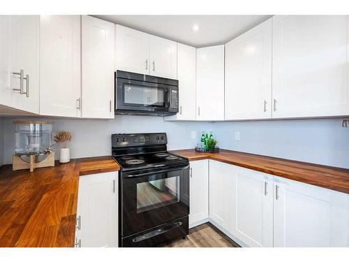 124 Macewan Glen Close Nw, Calgary, AB - Indoor Photo Showing Kitchen