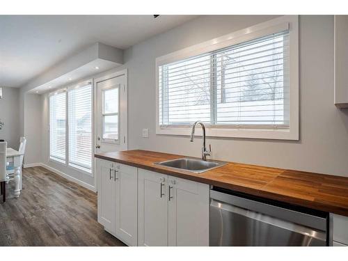 124 Macewan Glen Close Nw, Calgary, AB - Indoor Photo Showing Kitchen