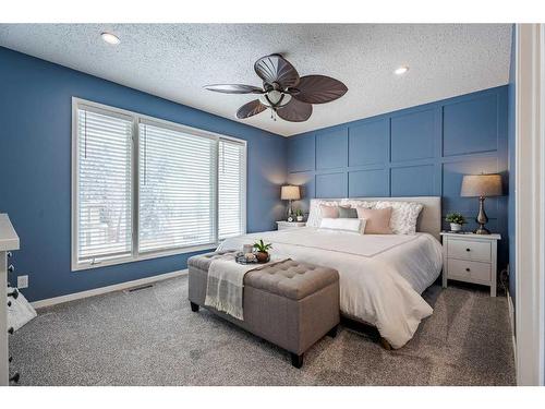 124 Macewan Glen Close Nw, Calgary, AB - Indoor Photo Showing Bedroom