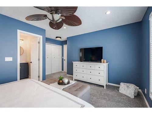 124 Macewan Glen Close Nw, Calgary, AB - Indoor Photo Showing Bedroom